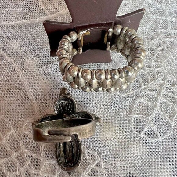 Set 2 Gothic Cross 90’s Costume Rings - Picture 6 of 9